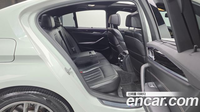BMW 5-Series 2018 — photo 17