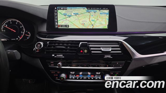BMW 5-Series 2018 — photo 19