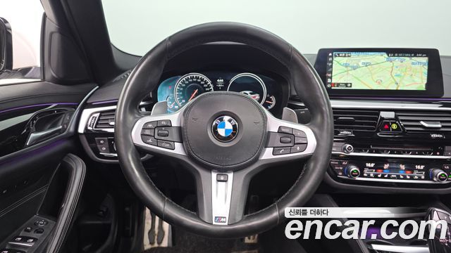BMW 5-Series 2018 — photo 20