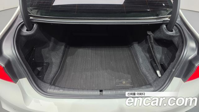 BMW 5-Series 2018 — photo 25