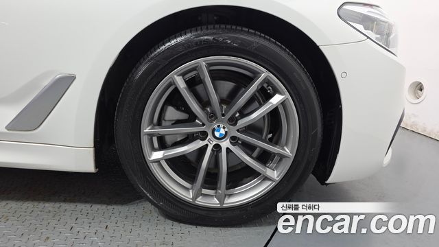 BMW 5-Series 2018 — photo 7