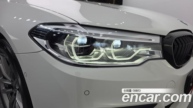 BMW 5-Series 2018 — photo 8