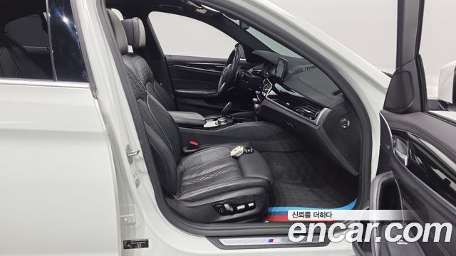 BMW 5-Series 2018 — photo 16