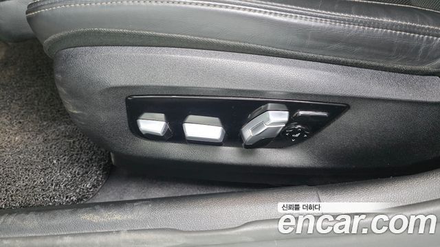 BMW 5-Series 2018 — photo 31