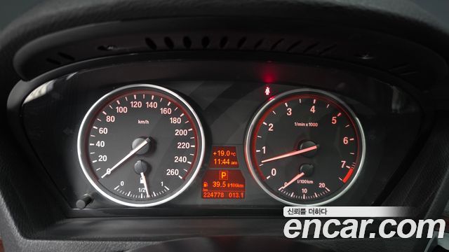 BMW X5 2010 — photo 8