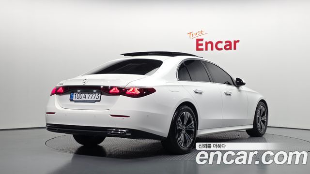Mercedes-Benz E-Class 2025 — photo 2