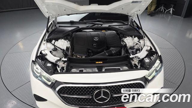 Mercedes-Benz E-Class 2025 — photo 6