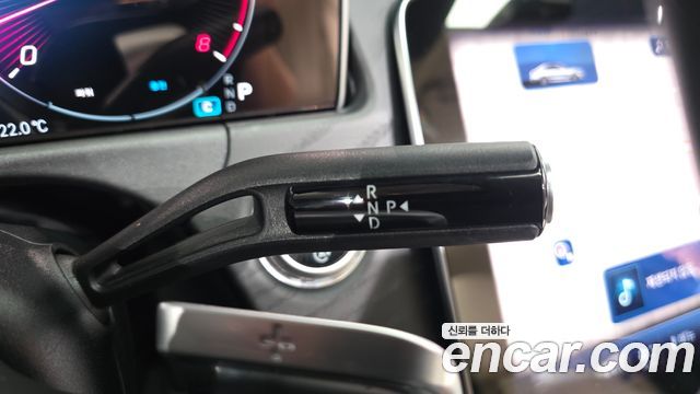 Mercedes-Benz E-Class 2025 — photo 9
