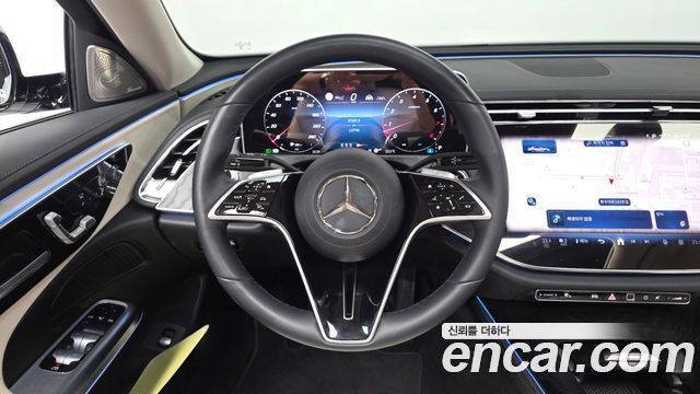 Mercedes-Benz E-Class 2025 — photo 13