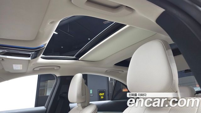 Mercedes-Benz E-Class 2025 — photo 19