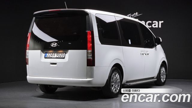 Hyundai Staria 2025 — photo 2