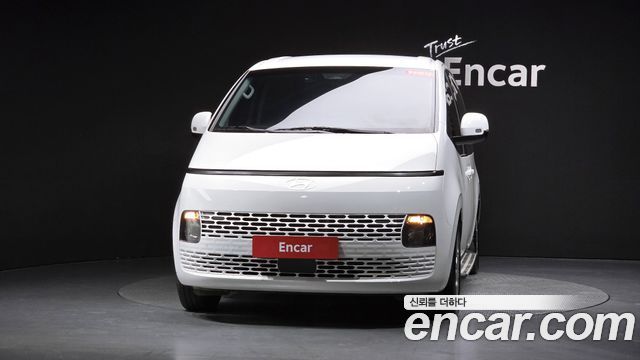 Hyundai Staria 2025 — photo 3