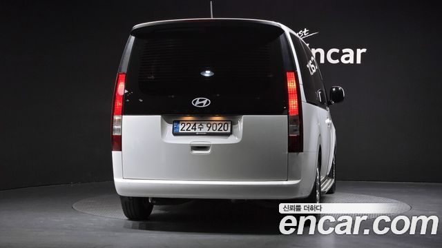 Hyundai Staria 2025 — photo 4
