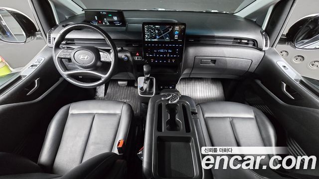 Hyundai Staria 2025 — photo 10