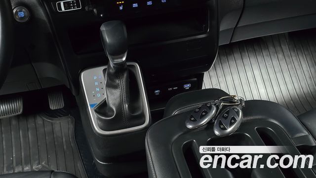 Hyundai Staria 2025 — photo 12
