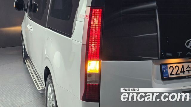 Hyundai Staria 2025 — photo 9