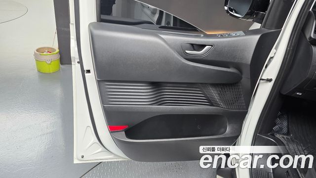 Hyundai Staria 2025 — photo 14