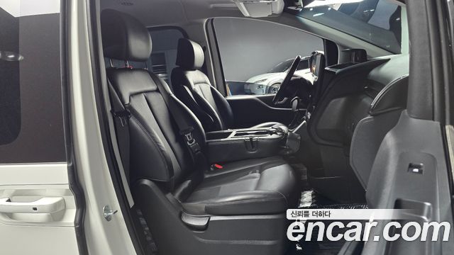 Hyundai Staria 2025 — photo 16