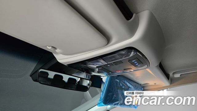 Hyundai Staria 2025 — photo 28