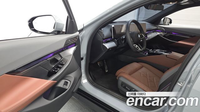 BMW 5-Series 2026 — photo 10