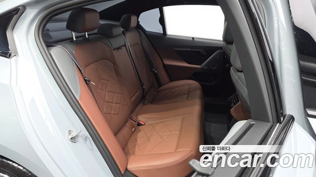 BMW 5-Series 2026 — photo 11