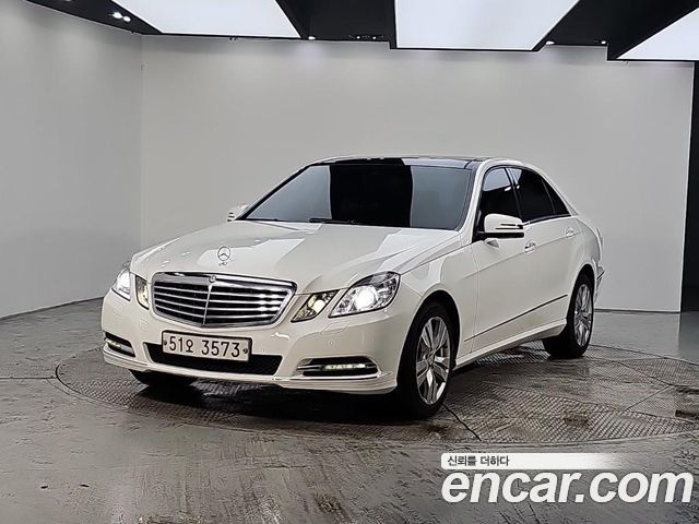 Mercedes-Benz E-Class 2013 — photo 1