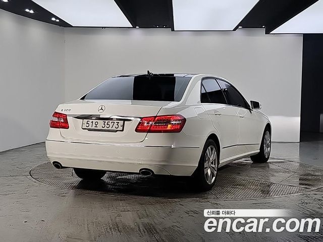 Mercedes-Benz E-Class 2013 — photo 4