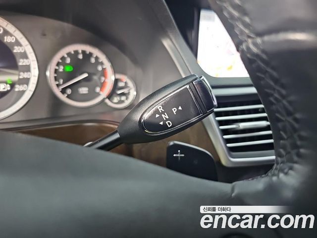 Mercedes-Benz E-Class 2013 — photo 8