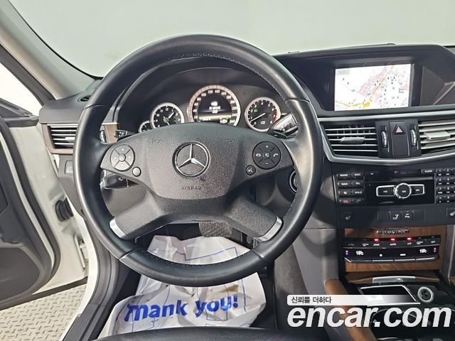 Mercedes-Benz E-Class 2013 — photo 9