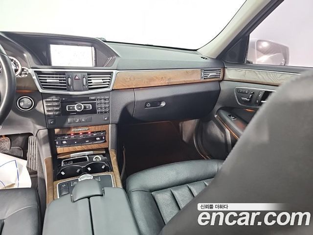 Mercedes-Benz E-Class 2013 — photo 10