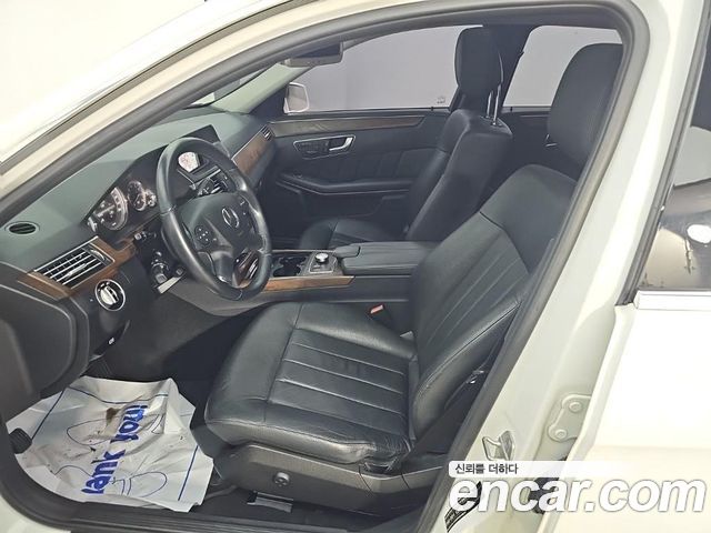 Mercedes-Benz E-Class 2013 — photo 11