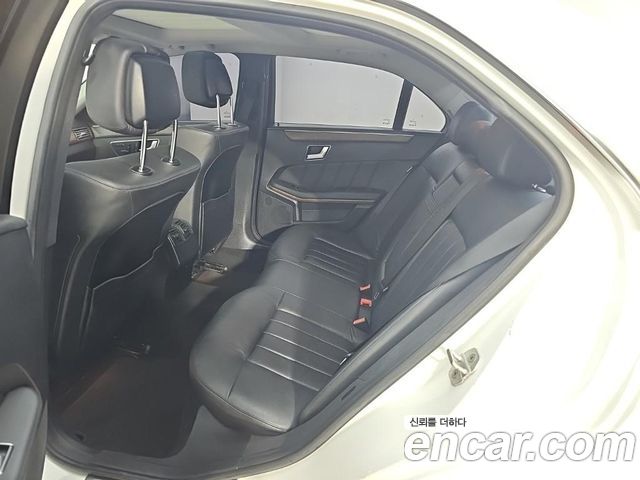 Mercedes-Benz E-Class 2013 — photo 12