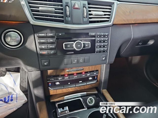 Mercedes-Benz E-Class 2013 — photo 16