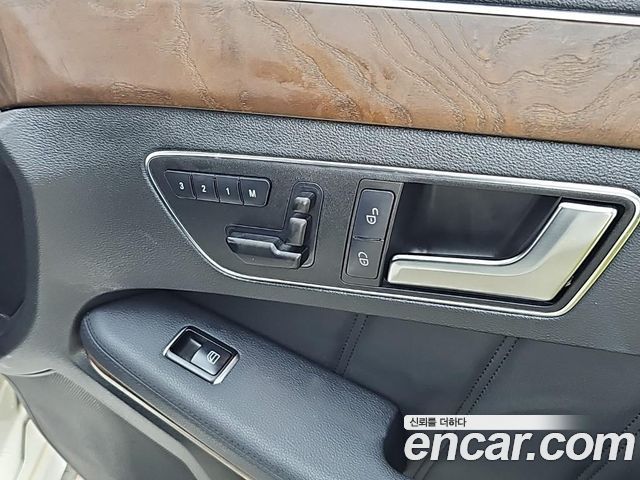 Mercedes-Benz E-Class 2013 — photo 18
