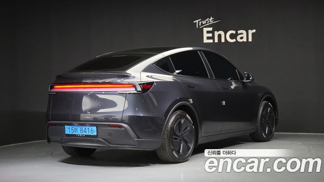 Tesla Model Y 2026 — photo 2