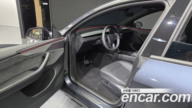 Tesla Model Y 2026 — photo 13