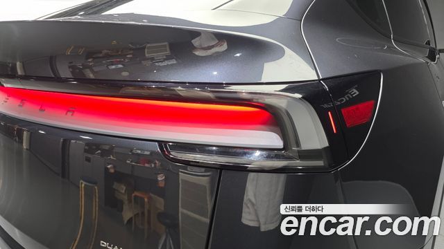 Tesla Model Y 2026 — photo 9