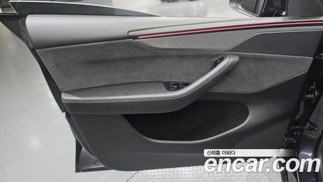 Tesla Model Y 2026 — photo 14