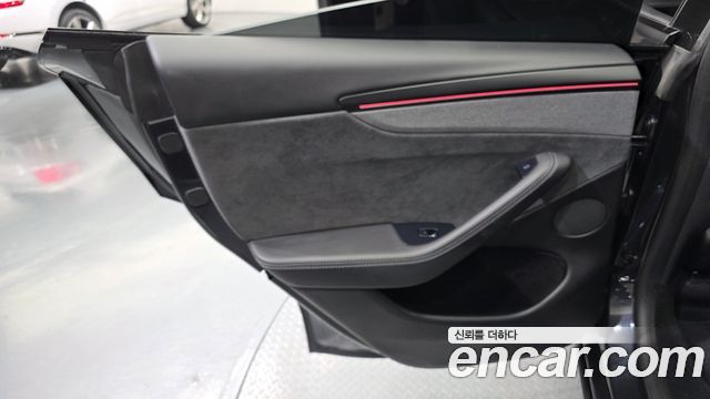 Tesla Model Y 2026 — photo 15