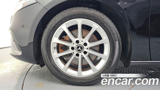 Mercedes-Benz A-Class 2020 — photo 5