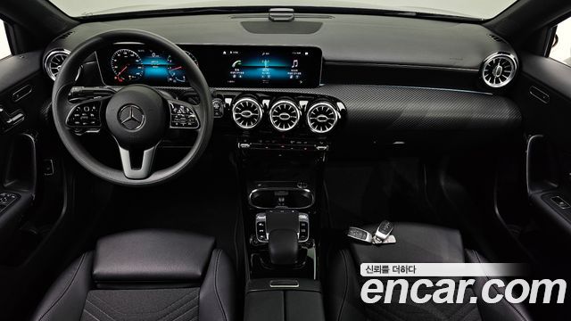 Mercedes-Benz A-Class 2020 — photo 10