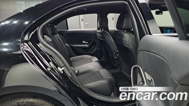 Mercedes-Benz A-Class 2020 — photo 17