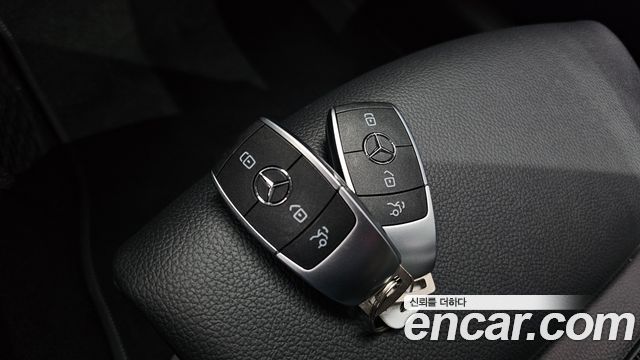Mercedes-Benz A-Class 2020 — photo 23