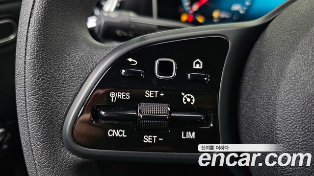 Mercedes-Benz A-Class 2020 — photo 24