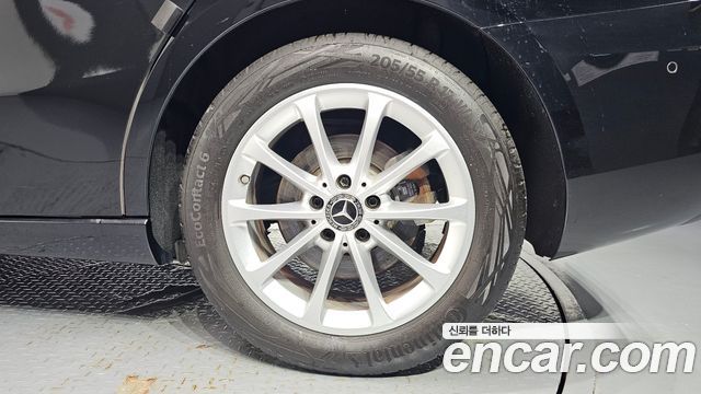 Mercedes-Benz A-Class 2020 — photo 7