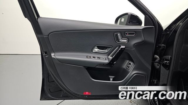 Mercedes-Benz A-Class 2020 — photo 14