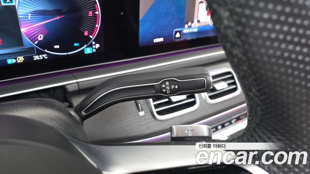 Mercedes-Benz GLE-Class 2023 — photo 9