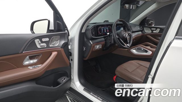 Mercedes-Benz GLE-Class 2025 — photo 13