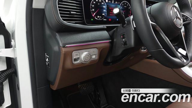Mercedes-Benz GLE-Class 2025 — photo 19