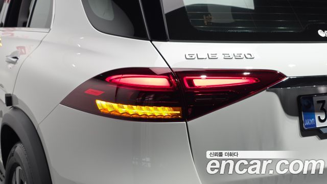Mercedes-Benz GLE-Class 2025 — photo 9